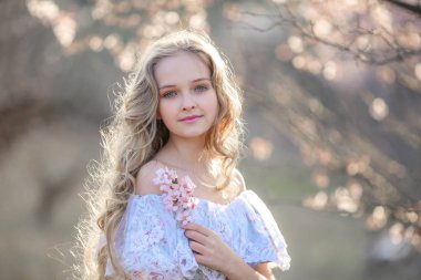 genç güzel kız portresi kapatmak 