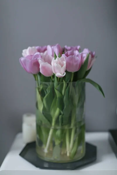 Тюльпаны Вазе Вблизи — стоковое фото