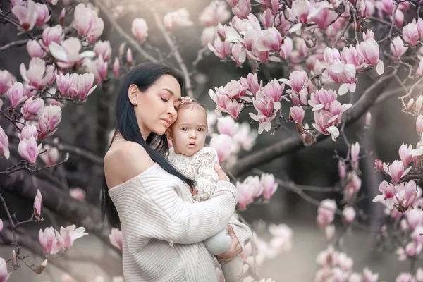 Beautiful Mother Daughter Posing Outdoors Blooming Garden — Stock Photo, Image