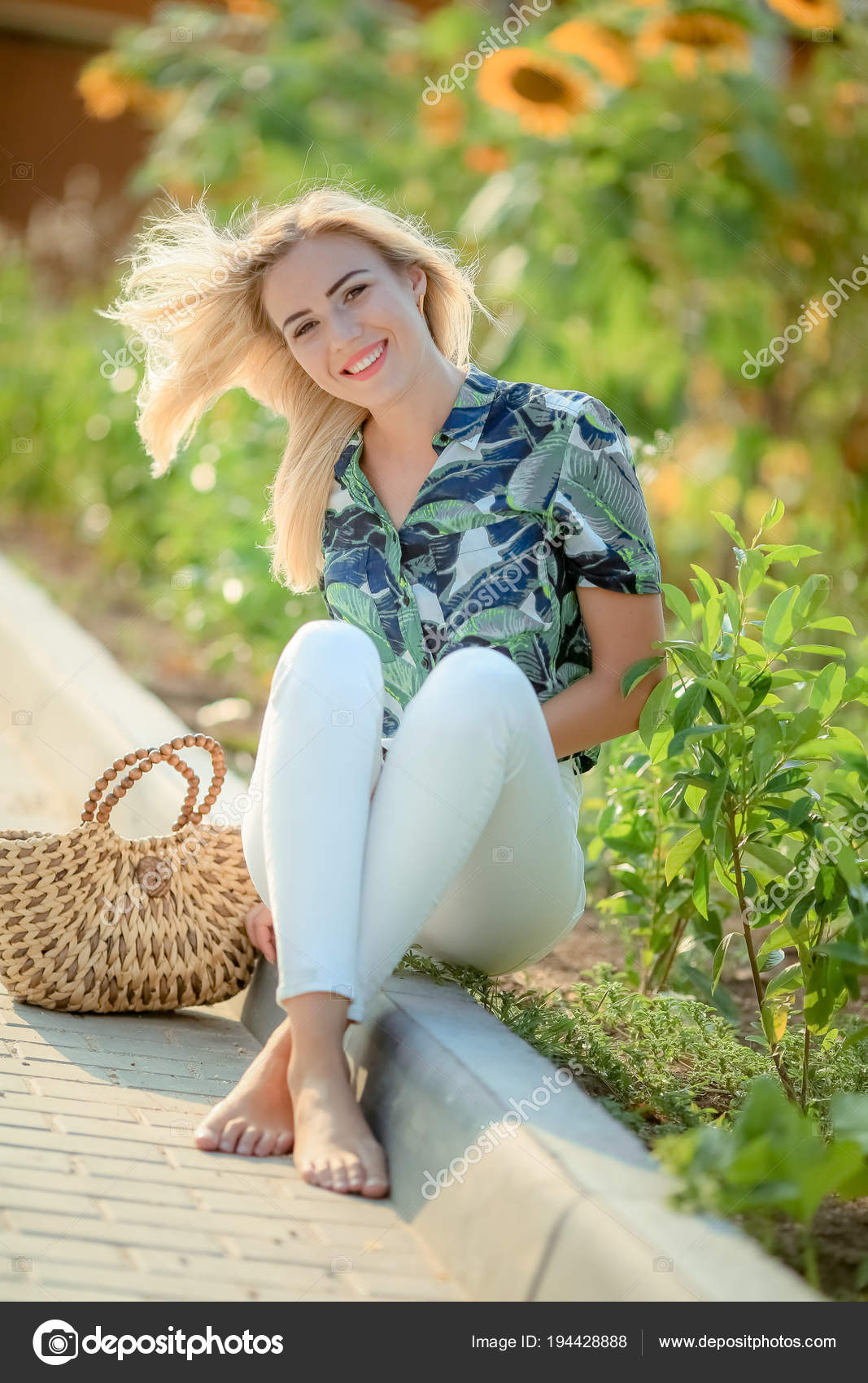 https://st3.depositphotos.com/7544970/19442/i/1600/depositphotos_194428888-stock-photo-outdoor-portrait-beautiful-young-blonde.jpg