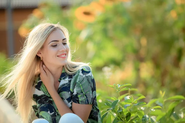 Portrait Young Beautiful Blonde Woman Sunflowers Background — Stock Photo, Image