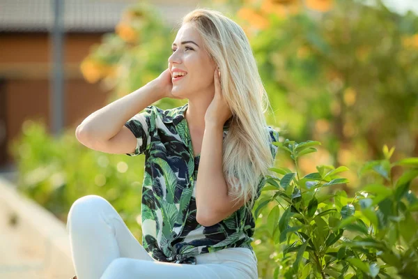 Portrait Young Beautiful Blonde Woman Sunflowers Background — Stock Photo, Image