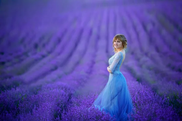 Beautiful Woman Blue Dress Posing Lavender Field — Stock Photo, Image