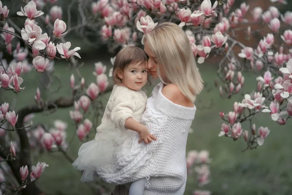 Madre Figlia Giardino Sulla Fotosessione All Aperto — Foto Stock