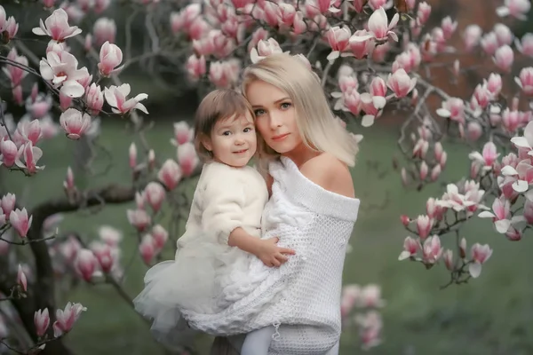 Mother Daughter Garden Outdoor Photosession — Stock Photo, Image