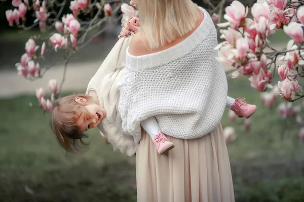 Matka Dcera Zahradě Venkovní Focení — Stock fotografie