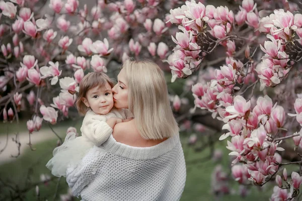 Mor Och Dotter Trädgården Utomhus Fotosession — Stockfoto