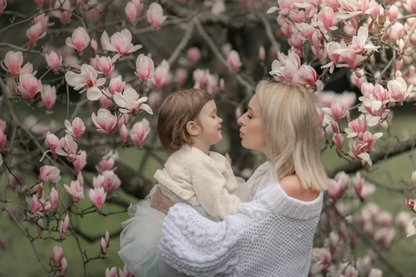 Matka Córka Ogrodzie Świeżym Powietrzu Photosession — Zdjęcie stockowe