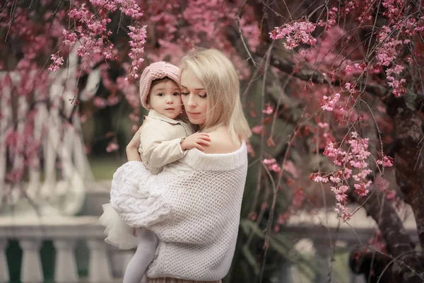 Mutter Und Tochter Garten Bei Fotosession Freien — Stockfoto