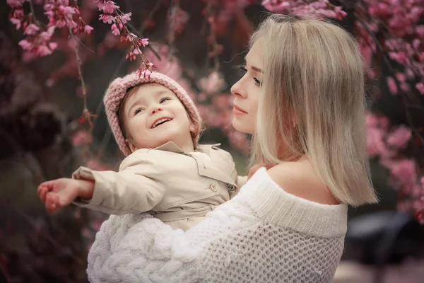 Mother Daughter Garden Outdoor Photosession — Stock Photo, Image