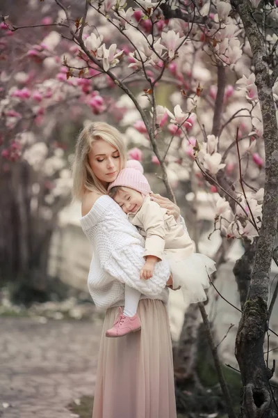 Mother Daughter Garden Outdoor Photosession — Stock Photo, Image