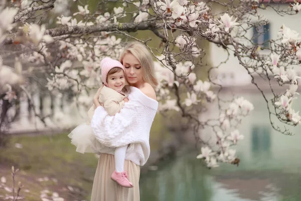 Mor Och Dotter Trädgården Utomhus Fotosession — Stockfoto