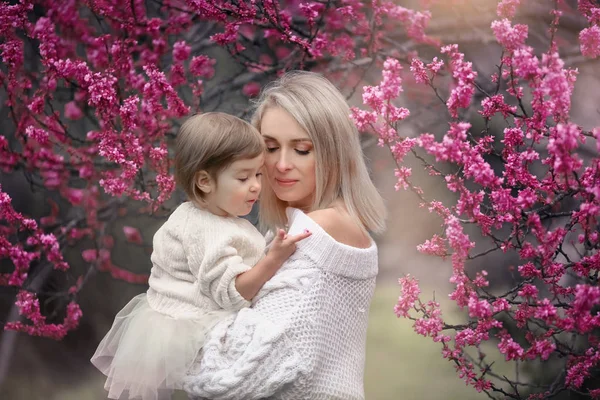 Madre Figlia Giardino Sulla Fotosessione All Aperto — Foto Stock