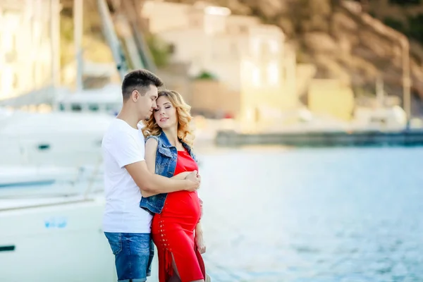 Pregnant Wife Husband Posing Outdoors Pier — Stock Photo, Image