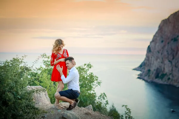 Couple Love Posing Outdoors Pregnant Woman Husband — Stock Photo, Image