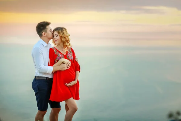 Couple Love Posing Outdoors Pregnant Woman Husband — Stock Photo, Image