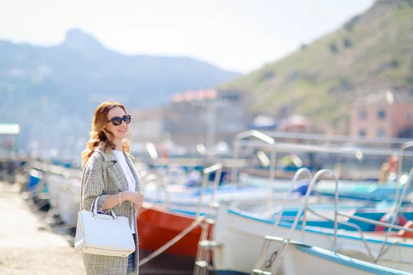Woman outdoor in a yacht Bay in Europe — 스톡 사진