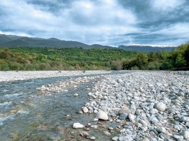 İnsansız dağ nehirlerinin Peijaları