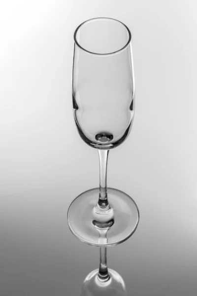 Ποτήρι Σαμπάνιας Γκρι Γυαλιστερό Φόντο — Φωτογραφία Αρχείου