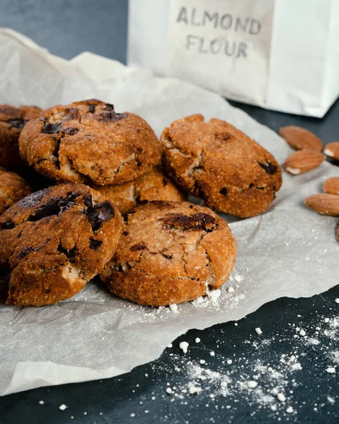  Düşük karbonhidratlı badem unlu kurabiyeler.