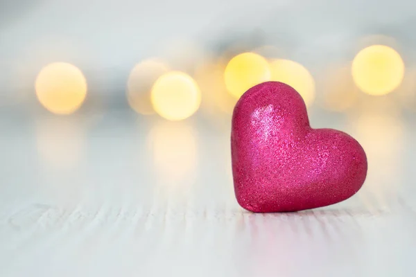 Pembe parıltılı kalp şeklinde bokeh arkaplan