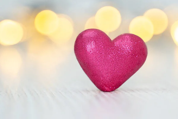  Pembe parıltılı kalp şeklinde bokeh arkaplan