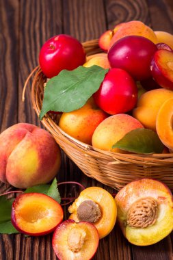 Sepette taze meyveler