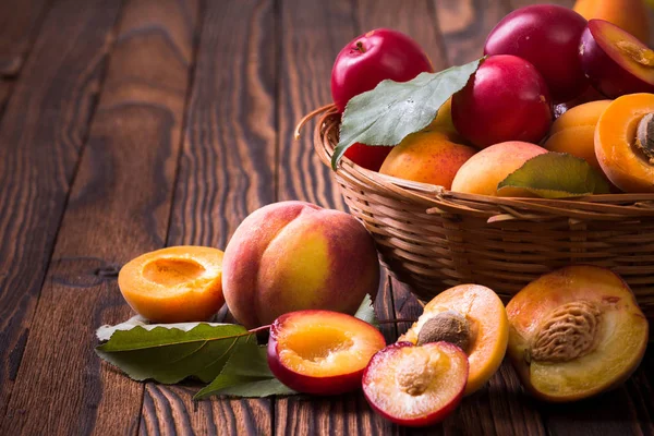 Sepette taze meyveler