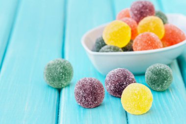 Şeker meyve bir kase jöle kaplı