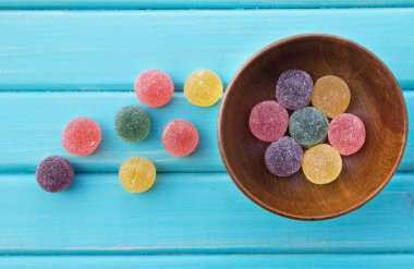 Şeker meyve bir kase jöle kaplı