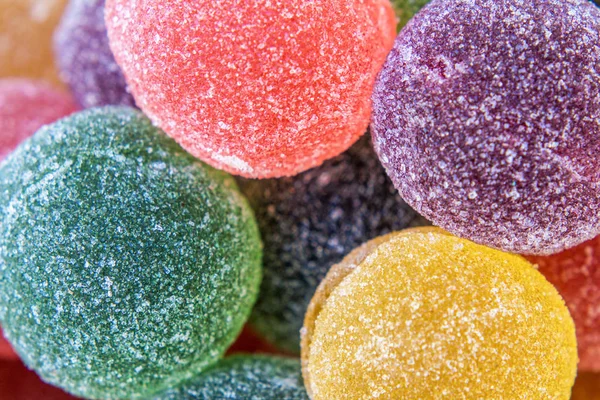 renkli şeker ve jöleli tatlı kapat.