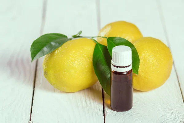 Лимоны и эфирное масло Стоковое Фото