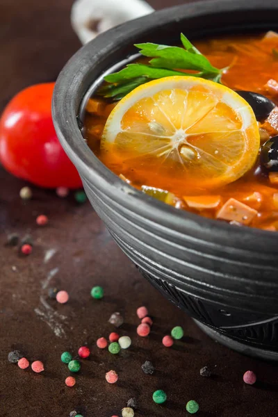 Traditional Russian soup solyanka — Stock Photo, Image