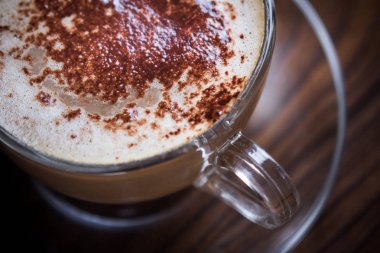 Bir fincan cappuccino kahve.