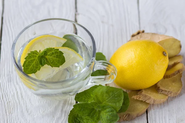 Refrigerante com limão — Fotografia de Stock