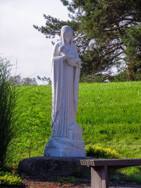 Genesee Mmonistary 'den Abby' nin heykeli