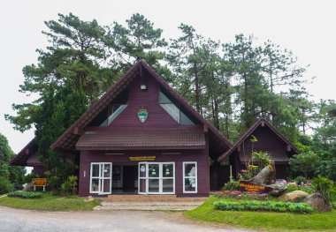 Chiang Mai, Th - 4 Kasım 2019 Halkla İlişkiler Merkezi 'nin fotoğrafları ve Huai Nam Dang Ulusal Parkı' nın çadırları