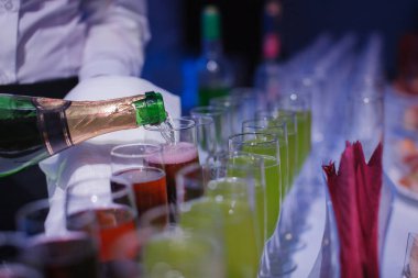 Champaign. gözlük içine gözenekli. Ziyafet tablo