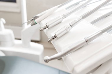 tatlı bir modern diş hekimi araçları, parlatıcılar