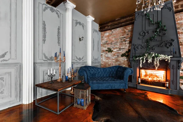 Gezellige woonkamer met open haard baksteen — stockfoto ... Gezellige woonkamer living rooms