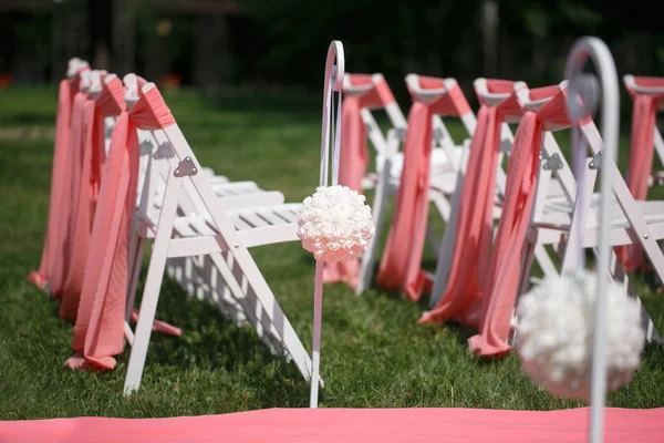 Wedding registration beautiful in nature. White chairs for visiting registration. Pink tent with white flowers for the exit registration. Wedding details