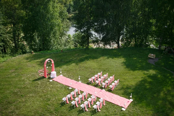 Wedding registration beautiful in nature. White chairs for visiting registration. Pink tent with white flowers for the exit registration. Wedding details