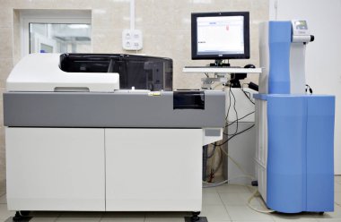 Analizler için tıbbi aletler. AIDS ve diğer hastalıklar için kan testi yapıldı. DNA 'nın tanımı. seçici odak