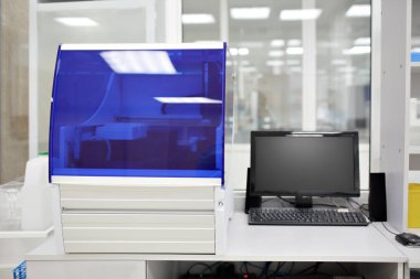 Analizler için tıbbi aletler. AIDS ve diğer hastalıklar için kan testi yapıldı. DNA 'nın tanımı. seçici odak