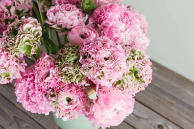 pembe Farsça düğün çiçeği çiçek. Kıvırcık Şakayık Düğünçiçeği yeşil vintage olabilir, kopya alanı.