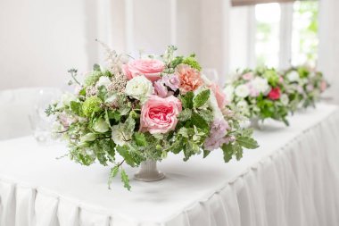 Konuklar için hazır ayar, Festival tabloları masa.