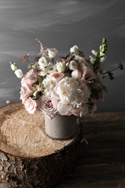 Vintage Natureza morta com flores — Fotografia de Stock