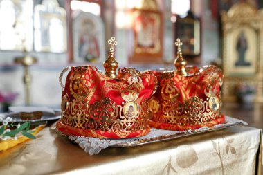 Ortodoks Kilisesi altın düğün için taç