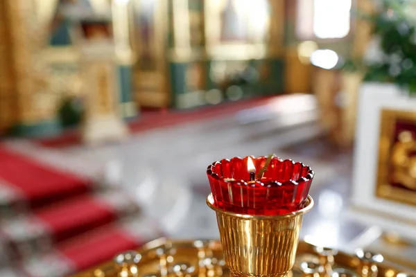 Lampe icône orthodoxe. Huile d'église. Attribut de l'église . — Photo