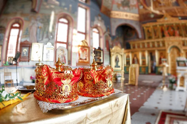 Ortodoks Kilisesi altın düğün için taç